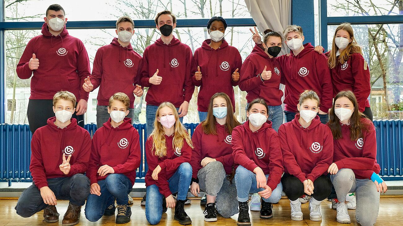 Die neuen Pullover ermöglichen eine schnelle Erkennung auch auf Schulveranstaltungen.