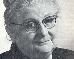 Foto: Auguste Brauns -  Initiatorin der Schulgründung, die sogenannte "Koffer-Guste"