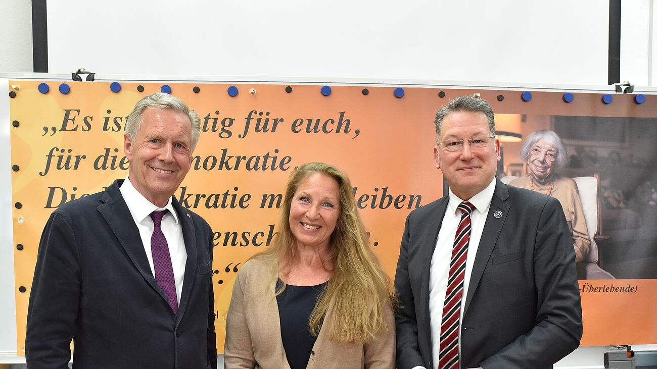 Gruppenbild: Christian Wulff, Stephanie Hoppe und Robert Baberske